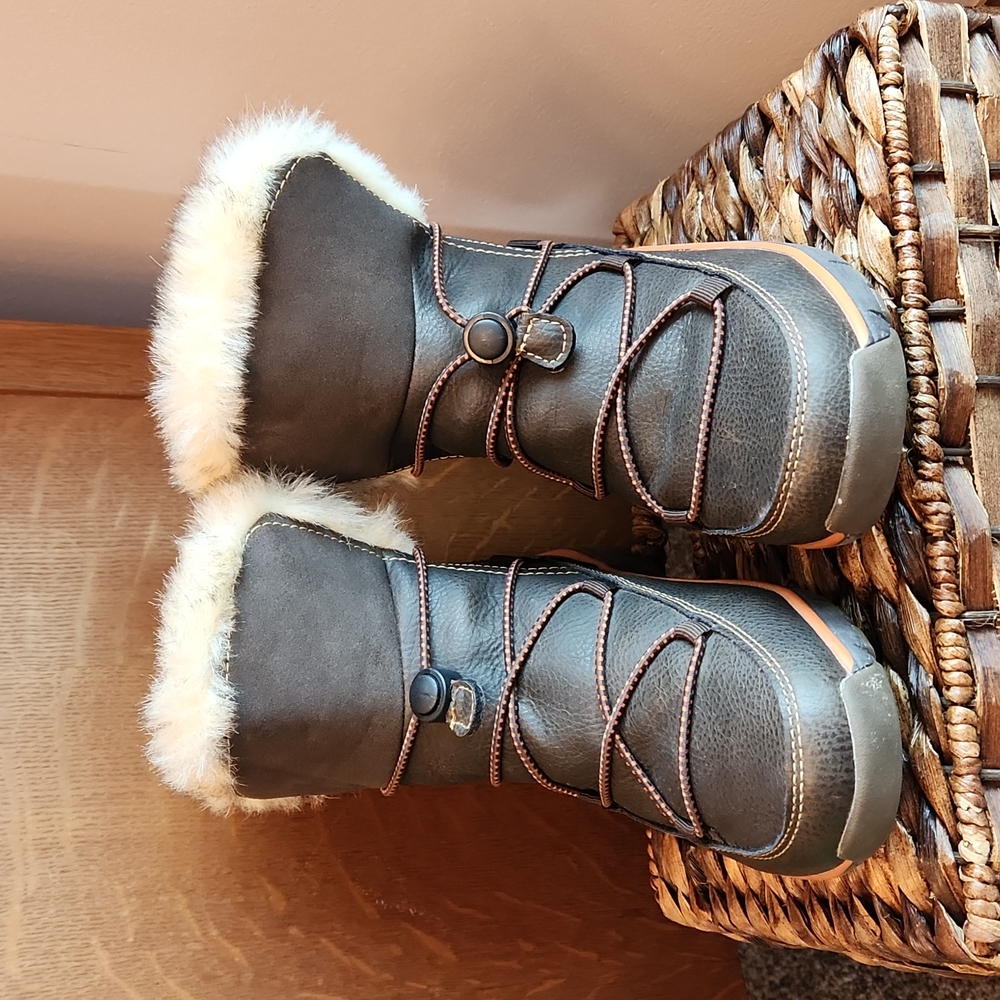 Santana Canada Black Winter Boots with Cream Fur